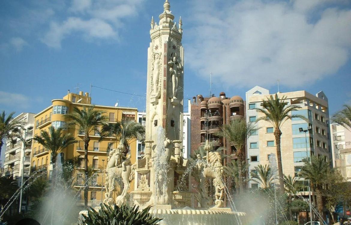 אליקאנטה Centrally-Located, Spacious Flat At Historic Centre & Short Walk To Beach מראה חיצוני תמונה