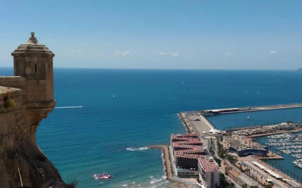 אליקאנטה Centrally-Located, Spacious Flat At Historic Centre & Short Walk To Beach מראה חיצוני תמונה
