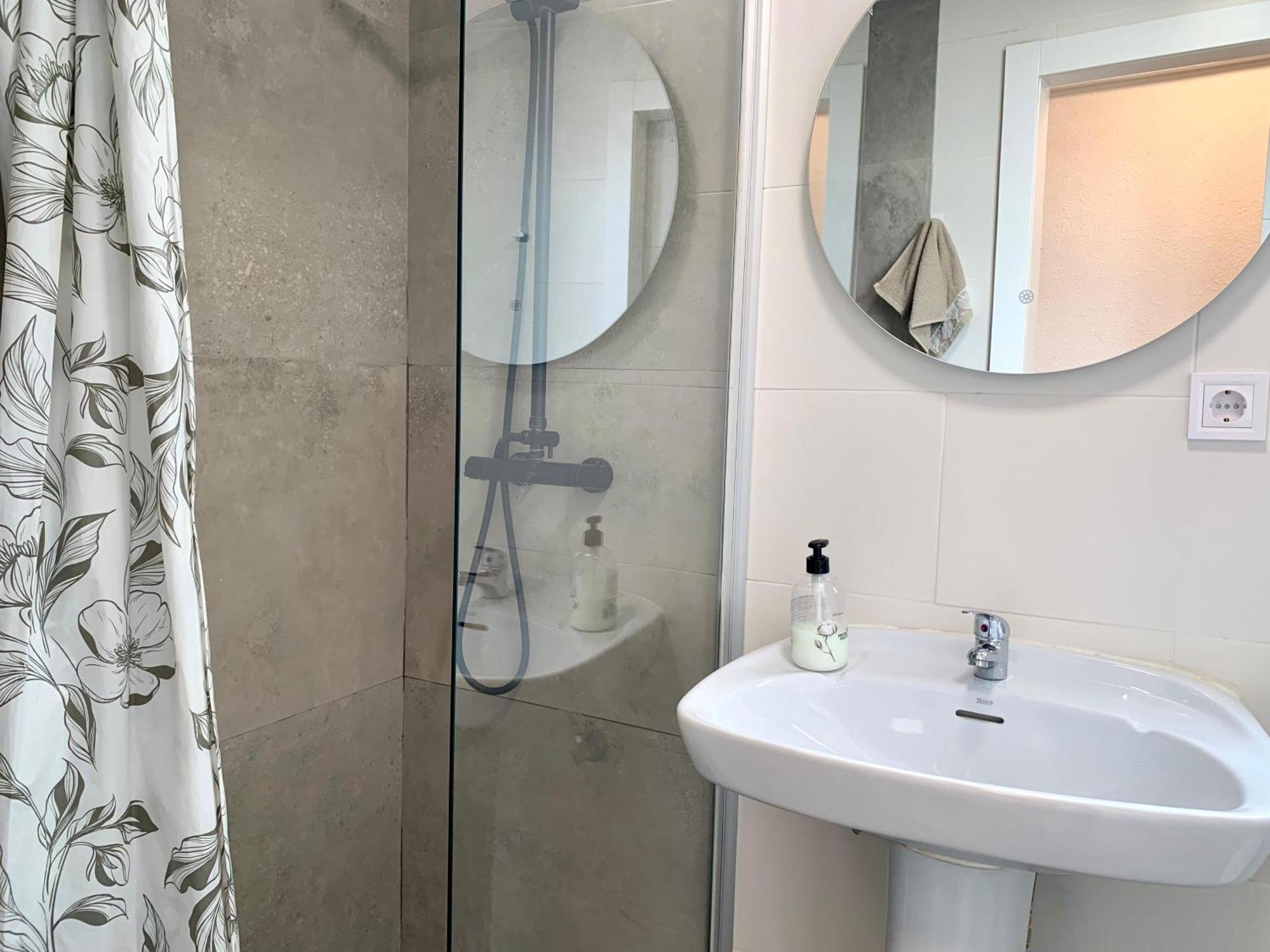 אליקאנטה Centrally-Located, Spacious Flat At Historic Centre & Short Walk To Beach מראה חיצוני תמונה