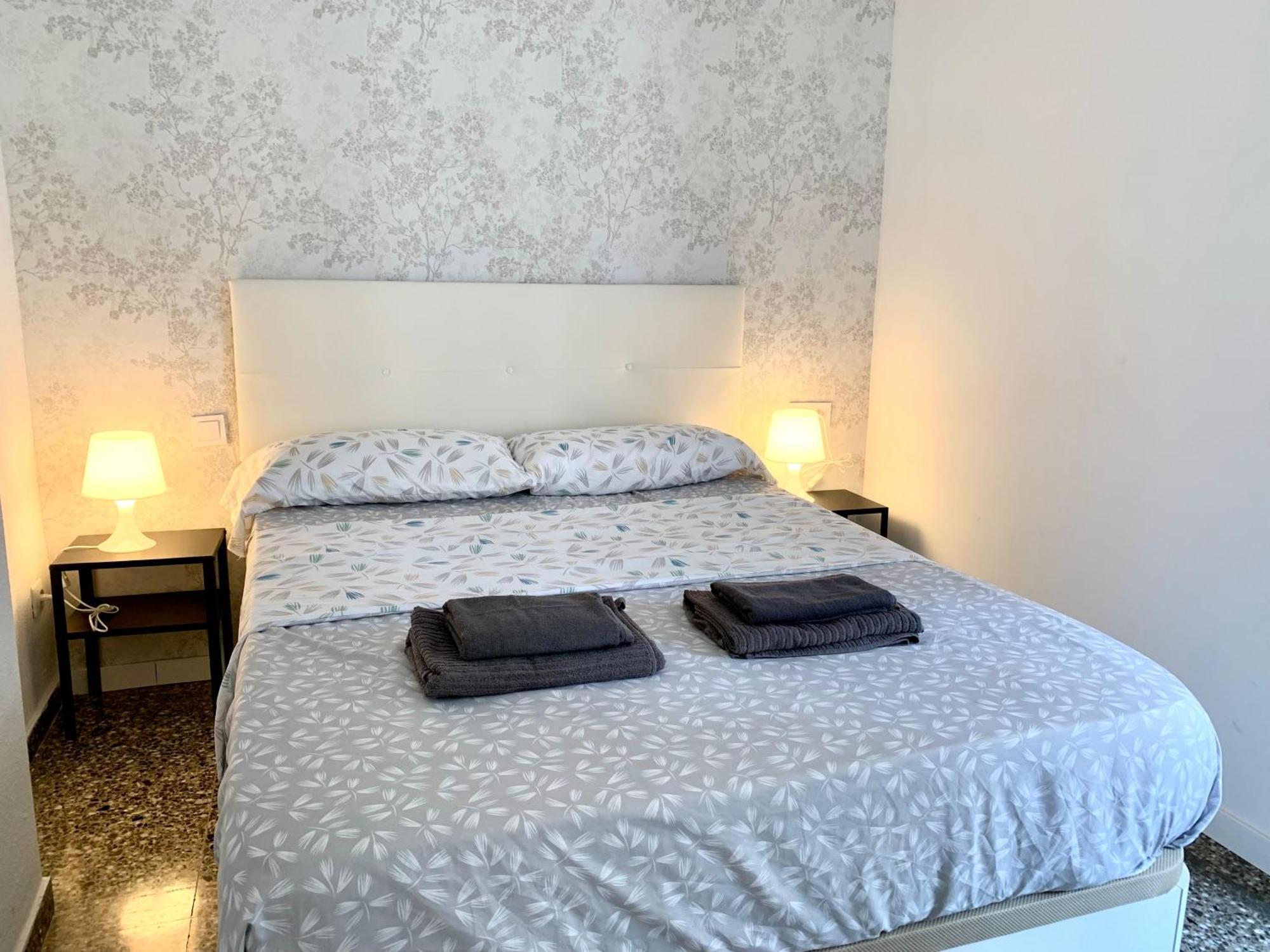 אליקאנטה Centrally-Located, Spacious Flat At Historic Centre & Short Walk To Beach מראה חיצוני תמונה